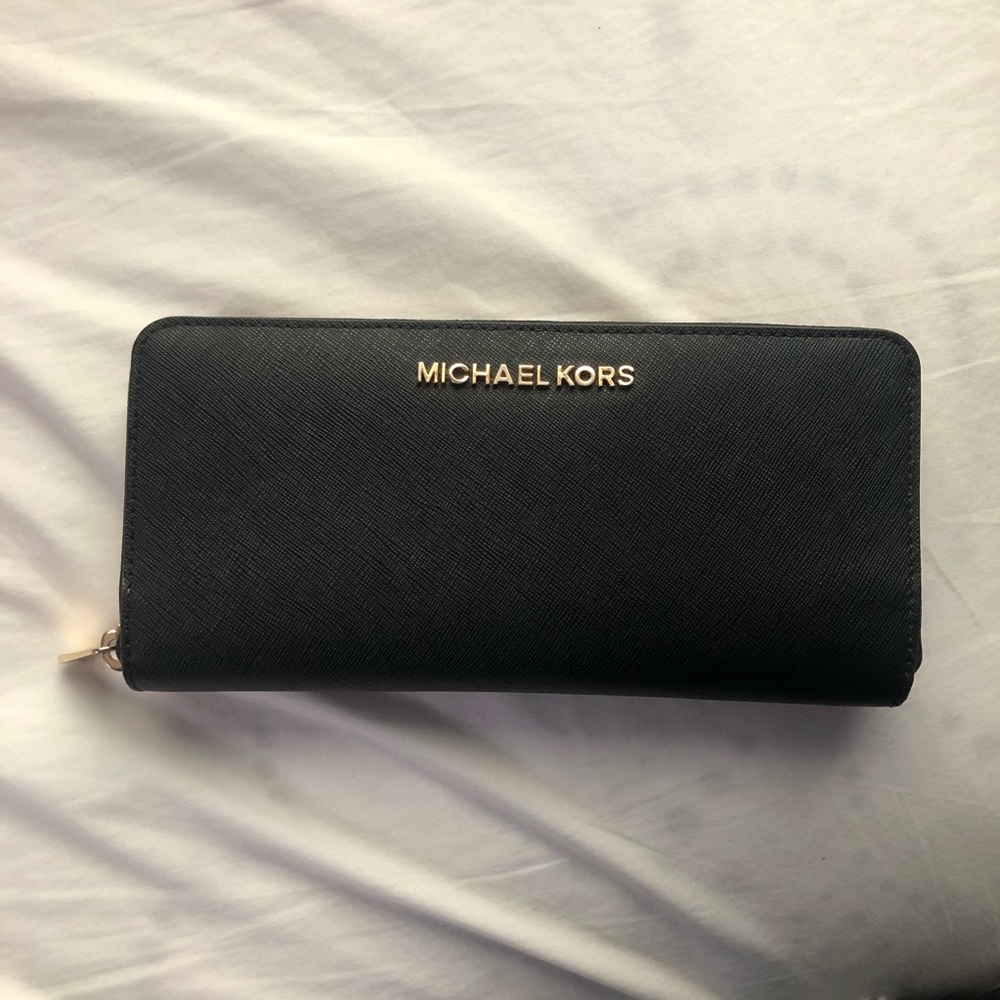 Michael kors zip wallet